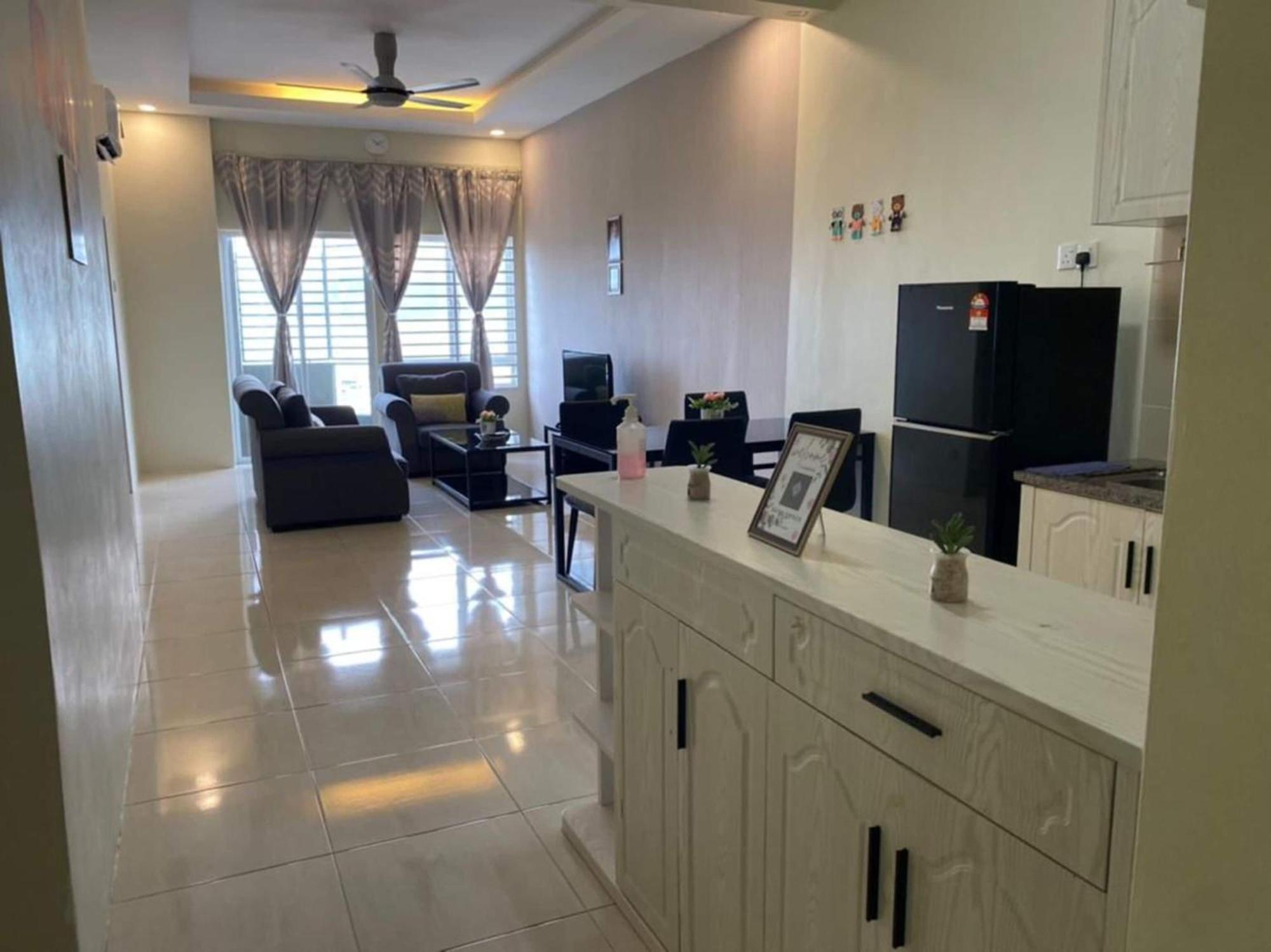 Oyo 91086 Bayu Service Apartment Kuah Exterior foto